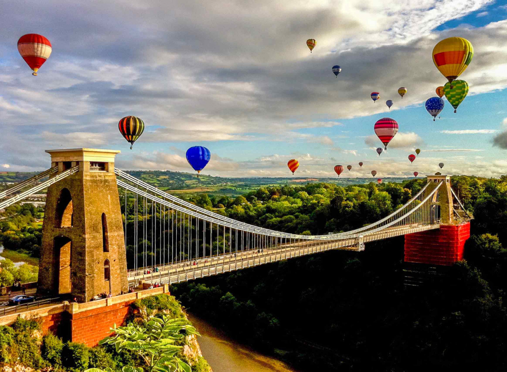 Private Investigator travel in hot air balloons over suspension bridge in Bristol